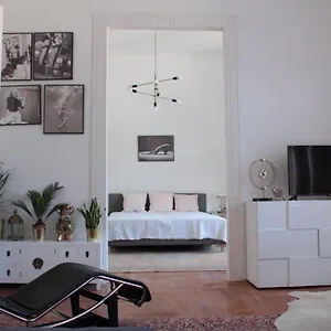 Apartman Allomas, Budapest